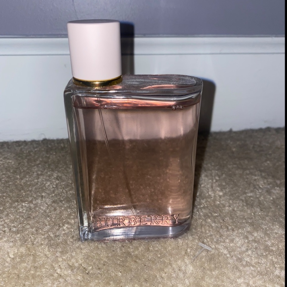 Burberry Her perfume